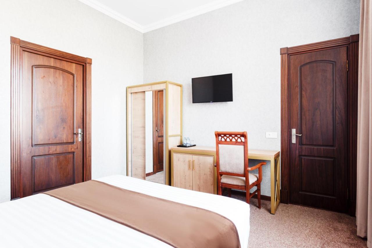 Western Suites Hotel Tasjkent Eksteriør bilde