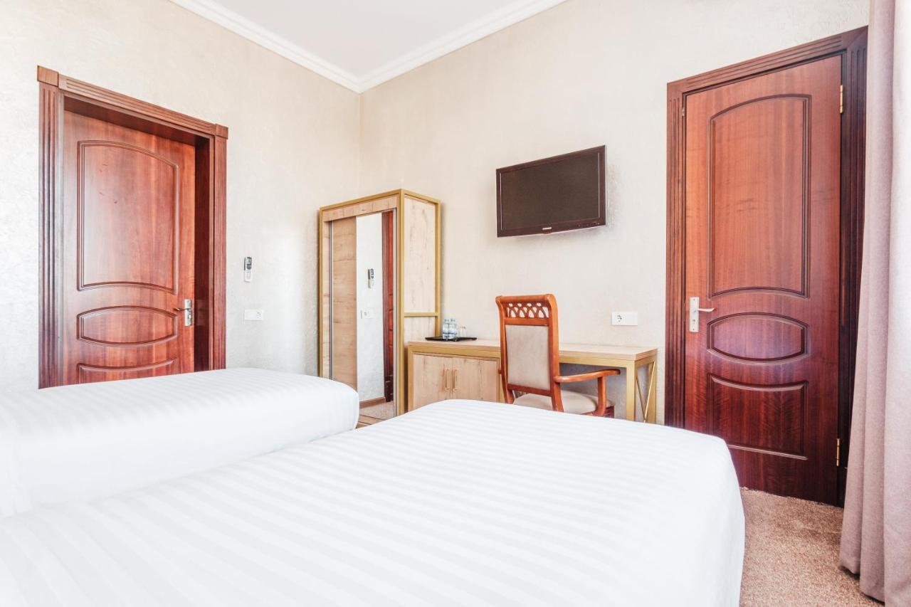 Western Suites Hotel Tasjkent Eksteriør bilde