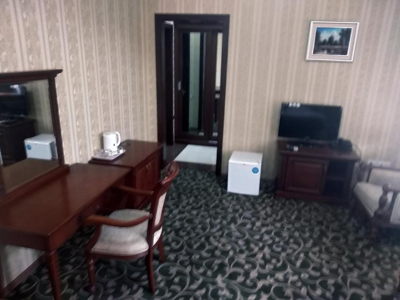 Western Suites Hotel Tasjkent Eksteriør bilde